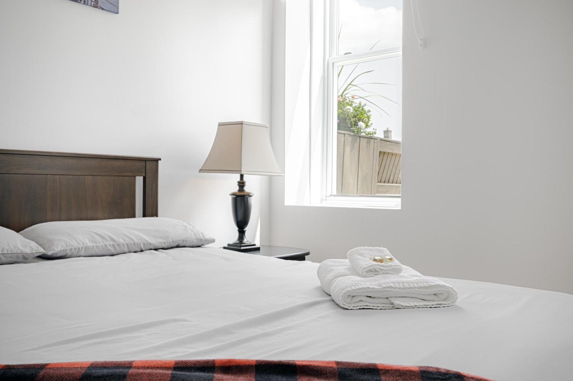 Homa Homestay Hotel By Olympic Stadium Montreal Auberge-Hostel ภายนอก รูปภาพ
